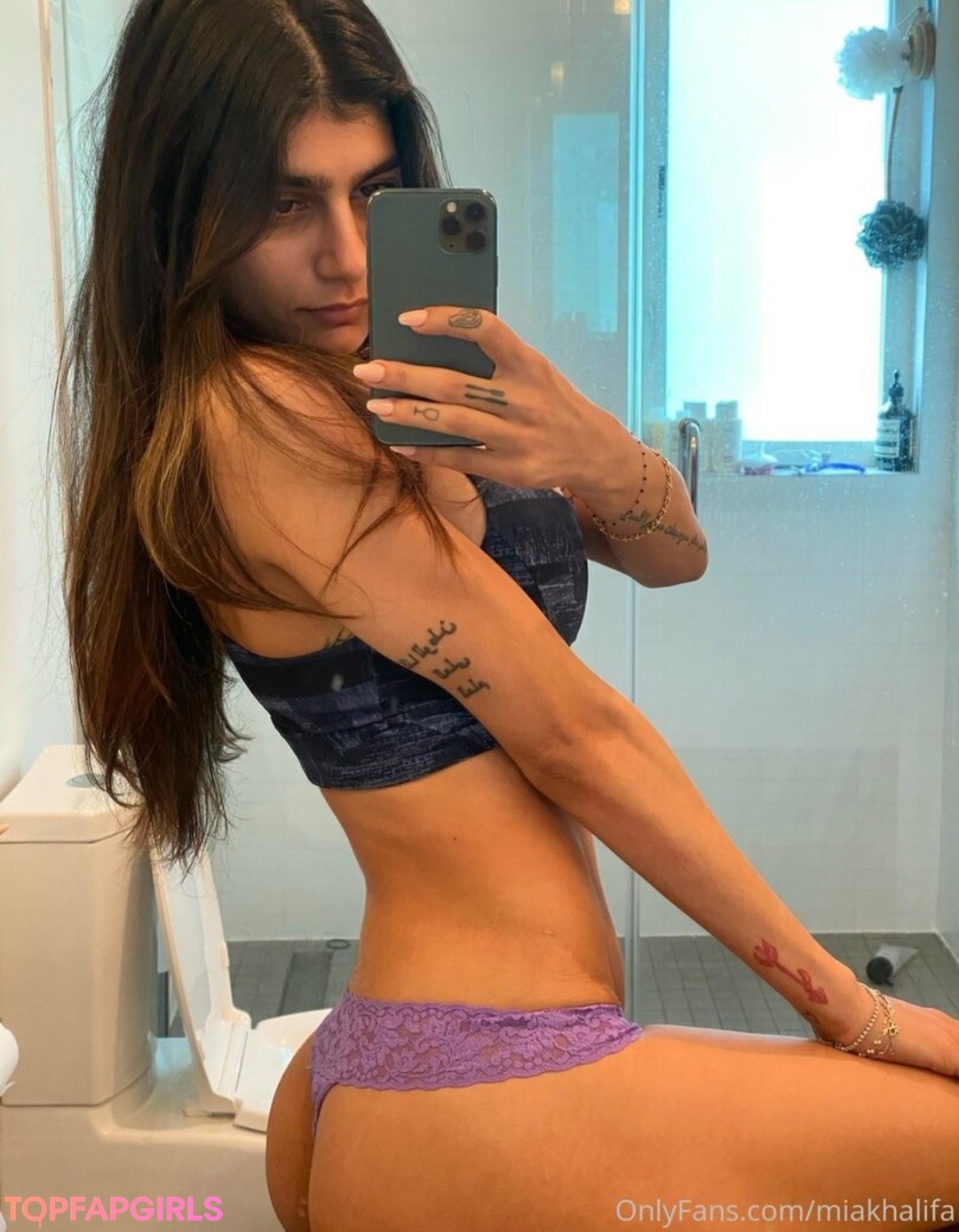 Naakte gelekte OnlyFans-foto van Mia Khalifa #1500