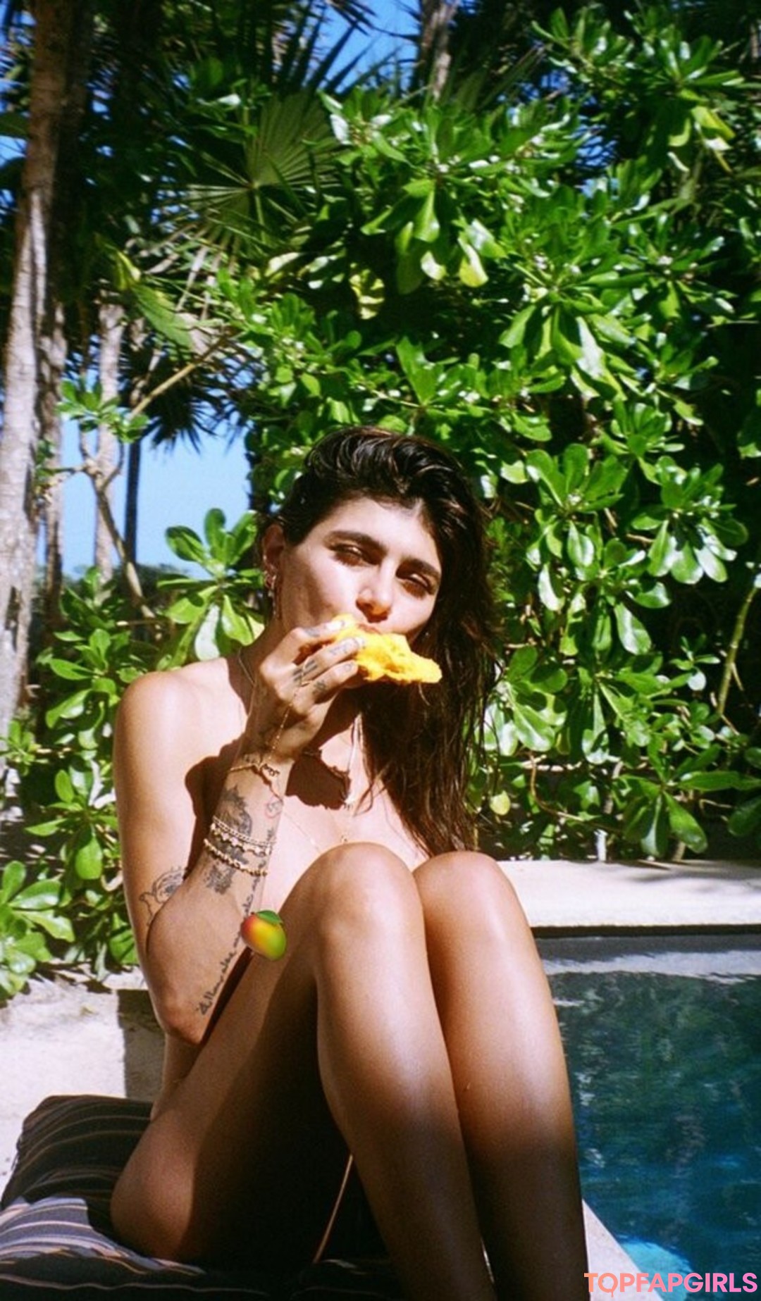 Naakte gelekte OnlyFans-foto van Mia Khalifa #2184
