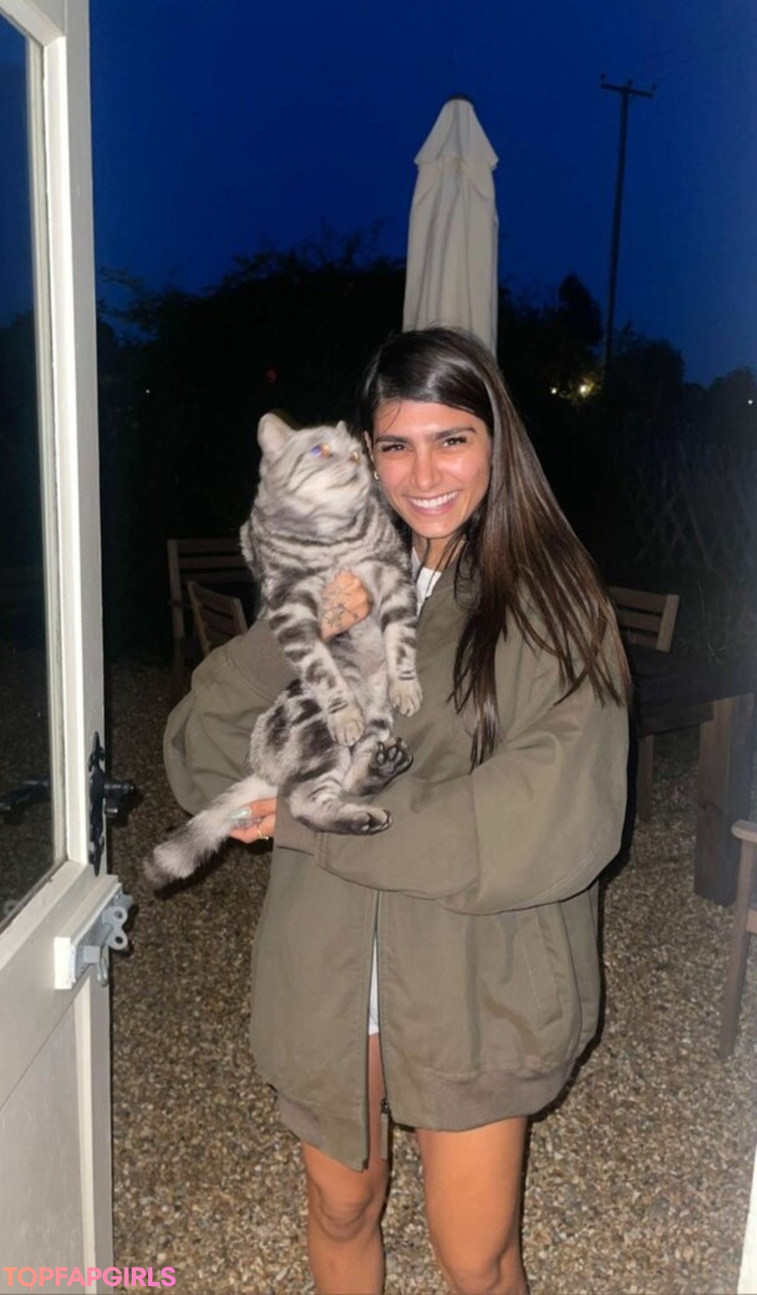 Naakte gelekte OnlyFans-foto van Mia Khalifa #2256