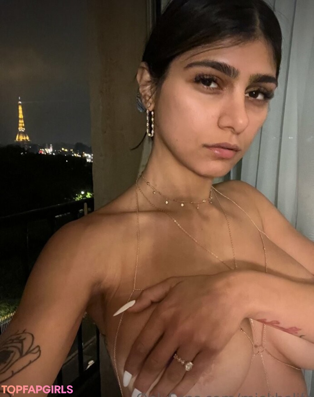 Naakte gelekte OnlyFans-foto van Mia Khalifa #2272