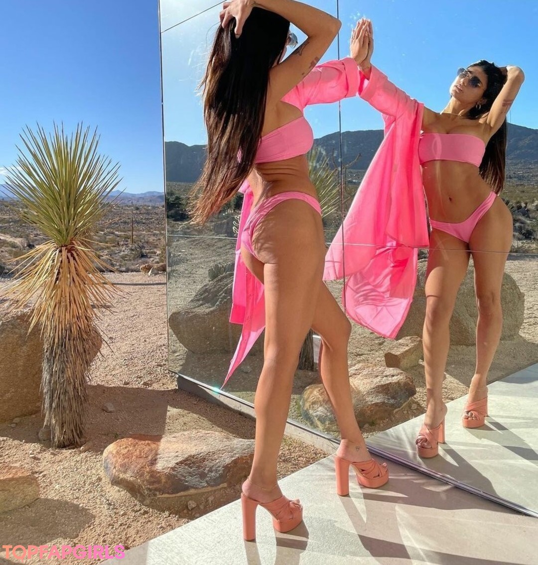 Naakte gelekte OnlyFans-foto van Mia Khalifa #524