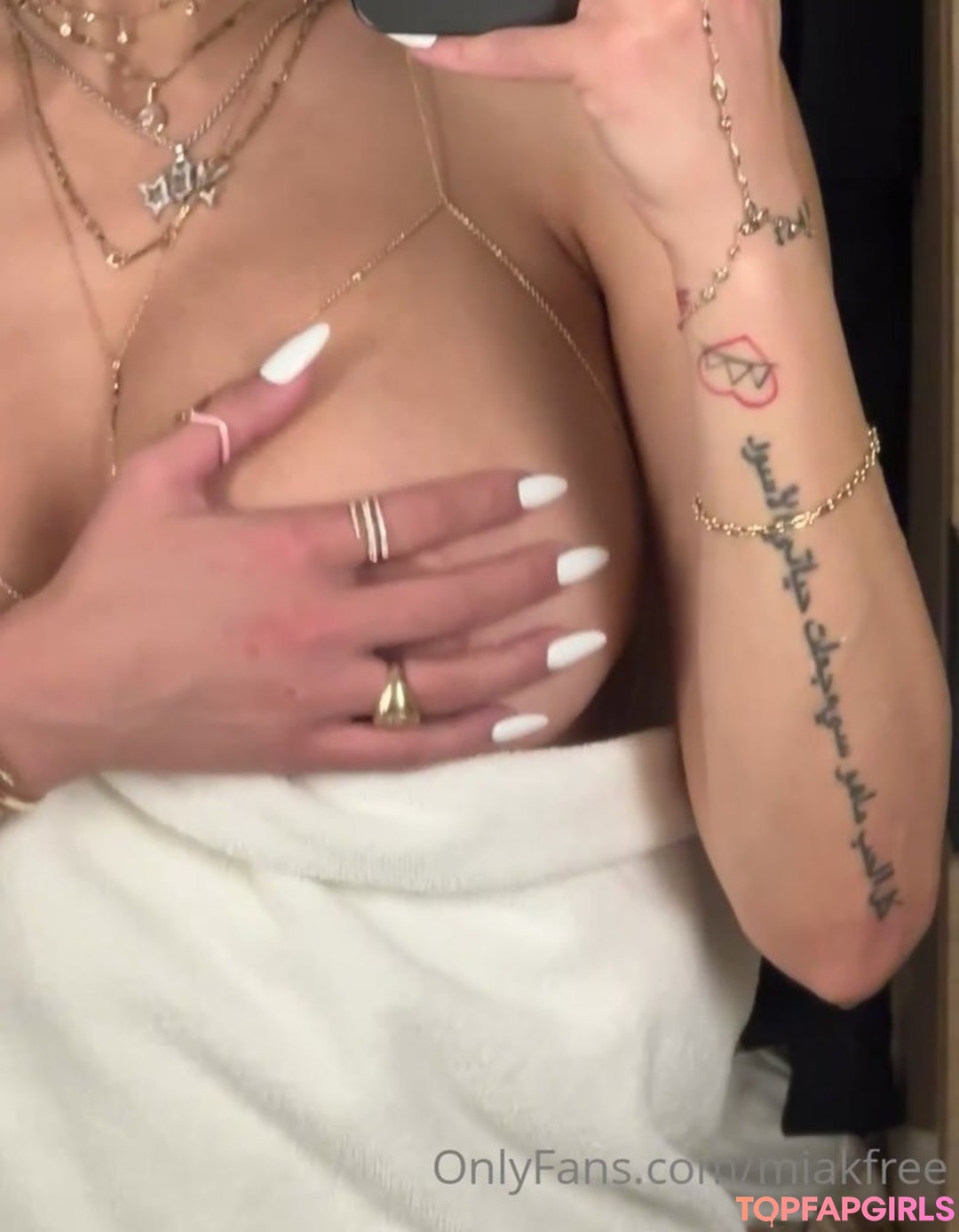 Naakte gelekte OnlyFans-foto van Mia Khalifa #736
