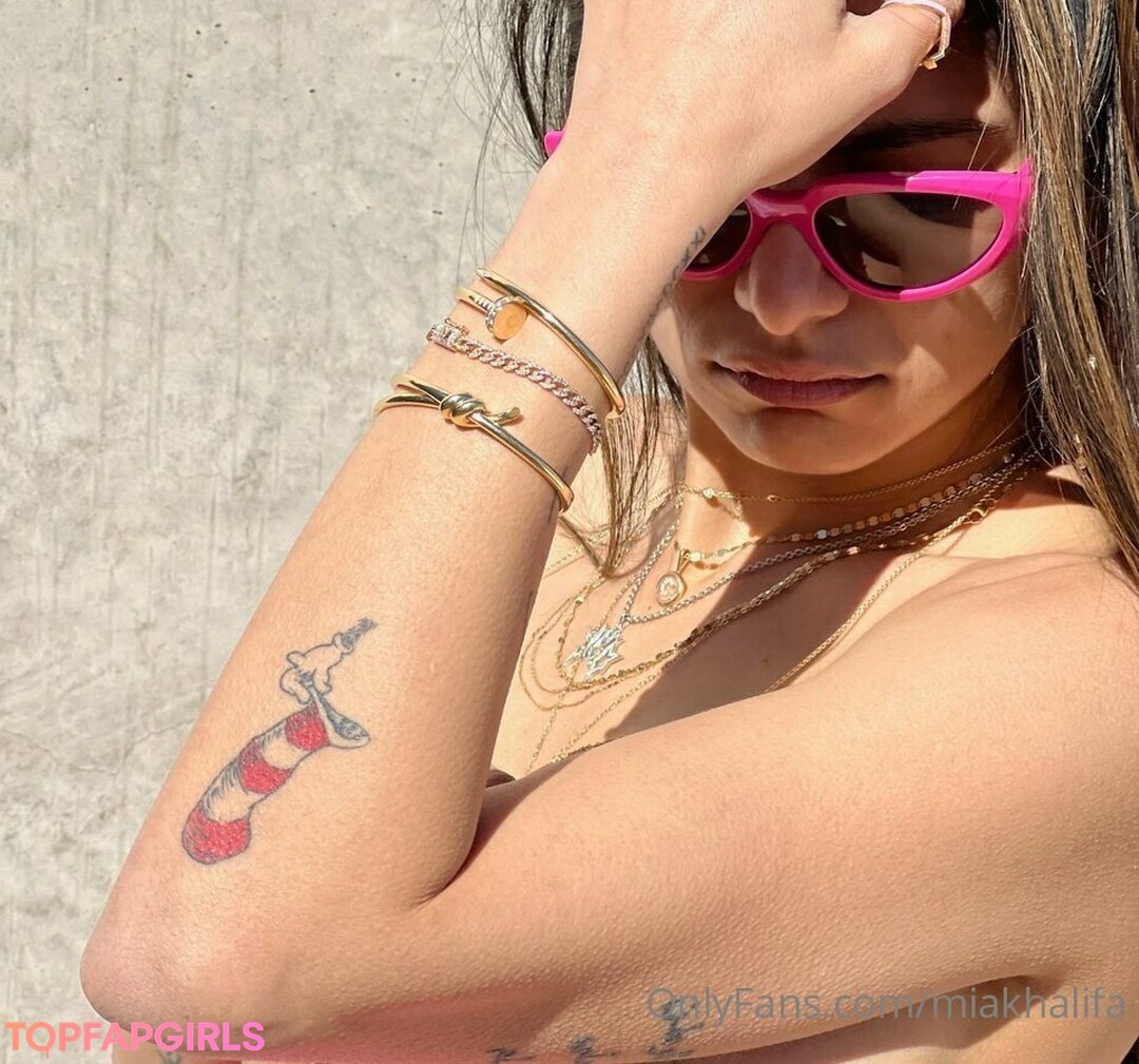 Naakte gelekte OnlyFans-foto van Mia Khalifa #1086
