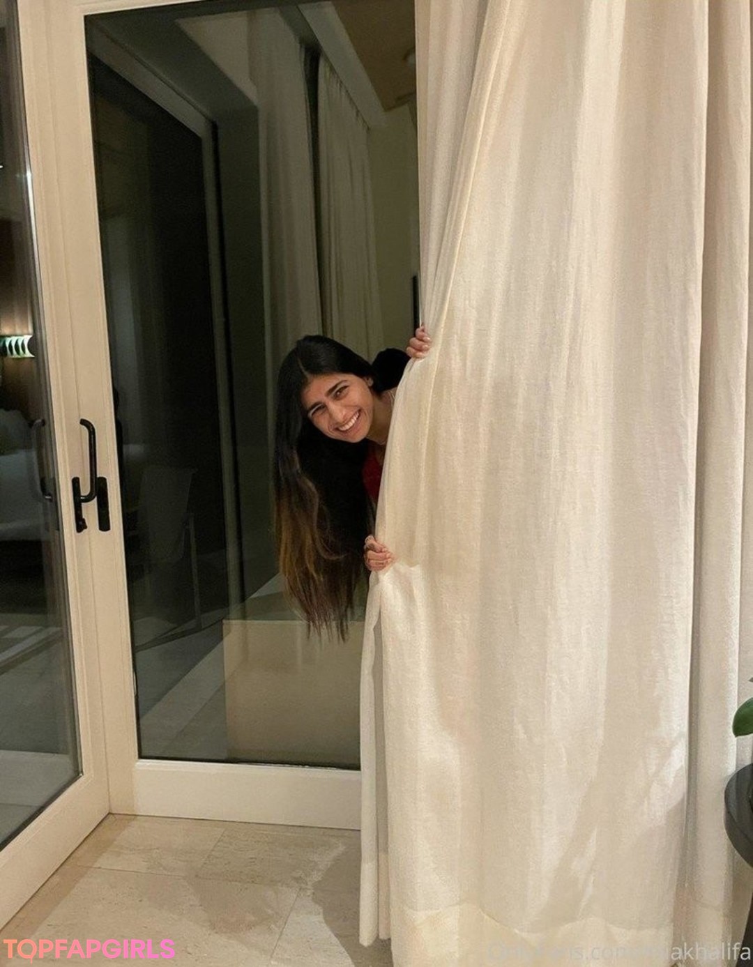 Naakte gelekte OnlyFans-foto van Mia Khalifa #245