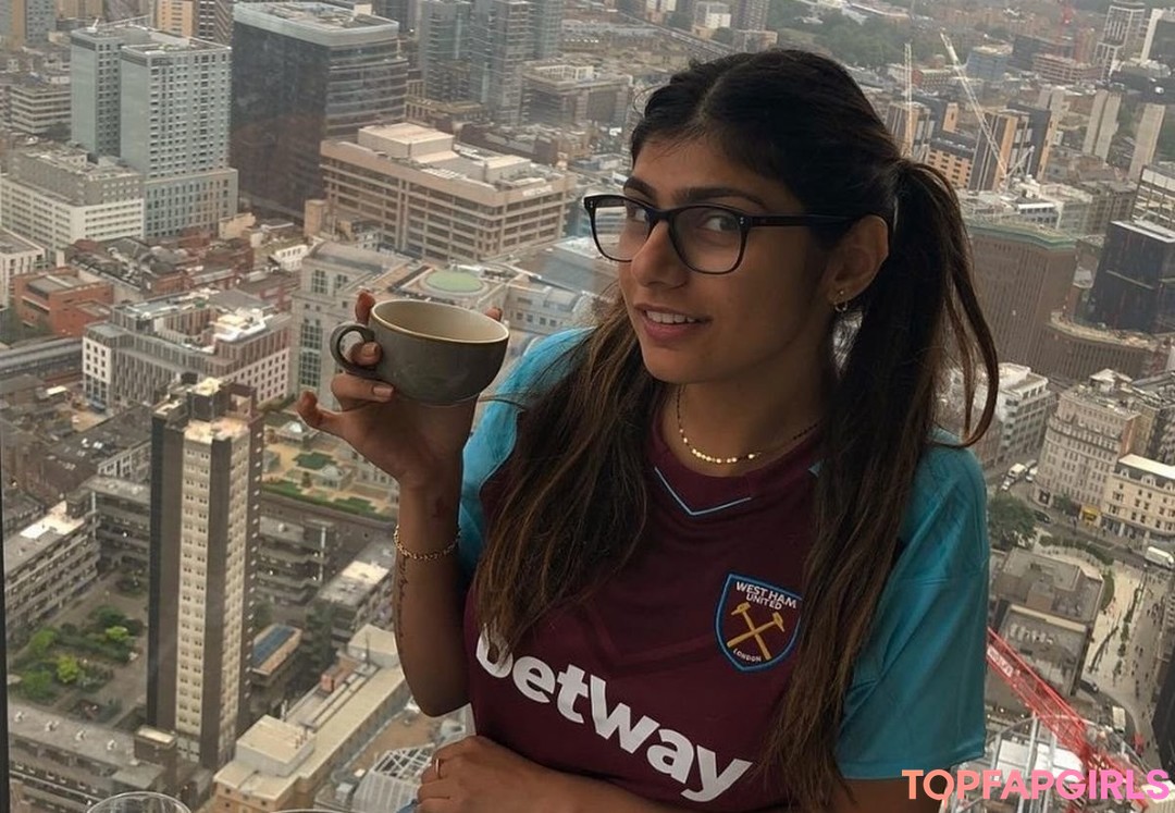 Naakte gelekte OnlyFans-foto van Mia Khalifa #304