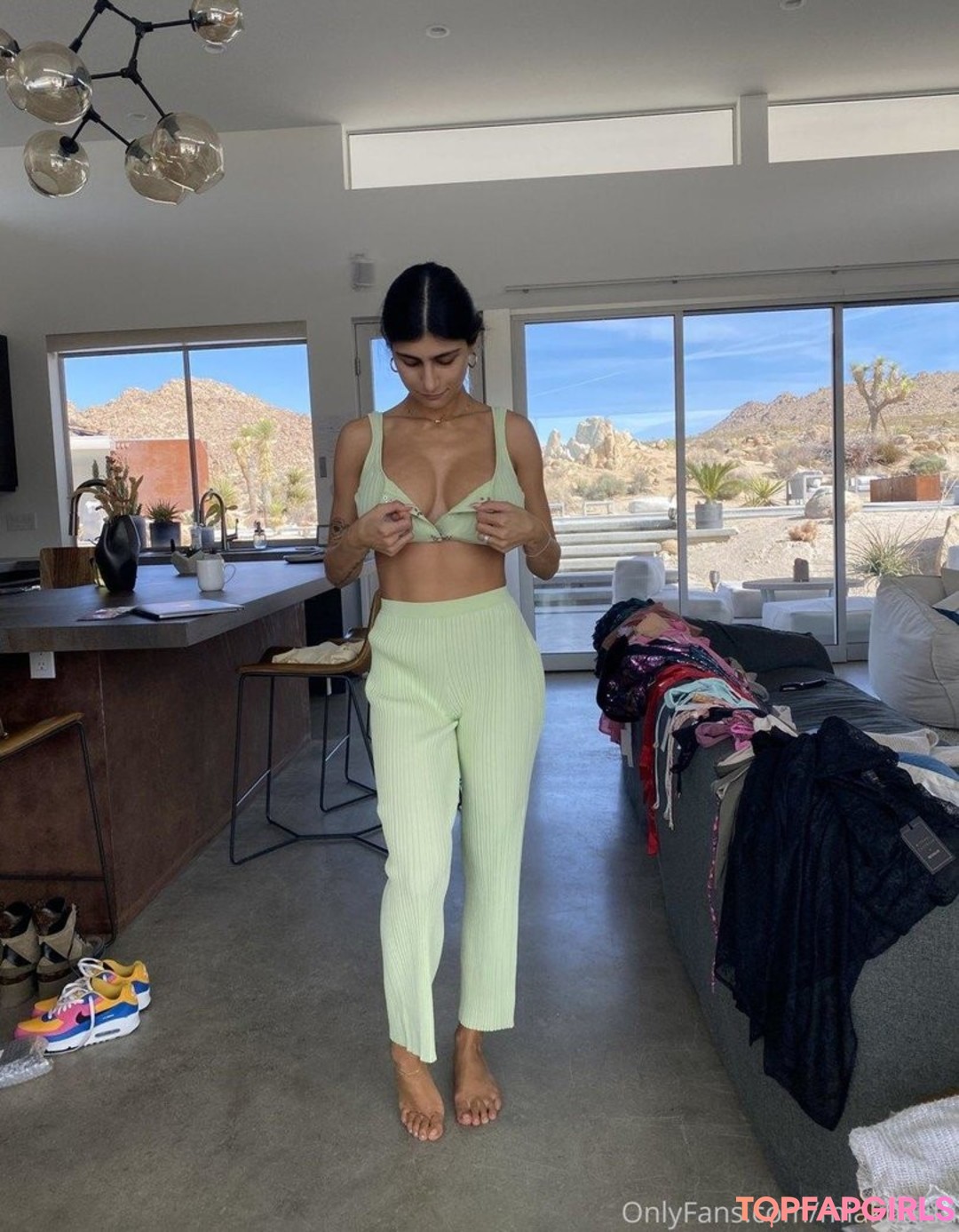 Naakte gelekte OnlyFans-foto van Mia Khalifa #397