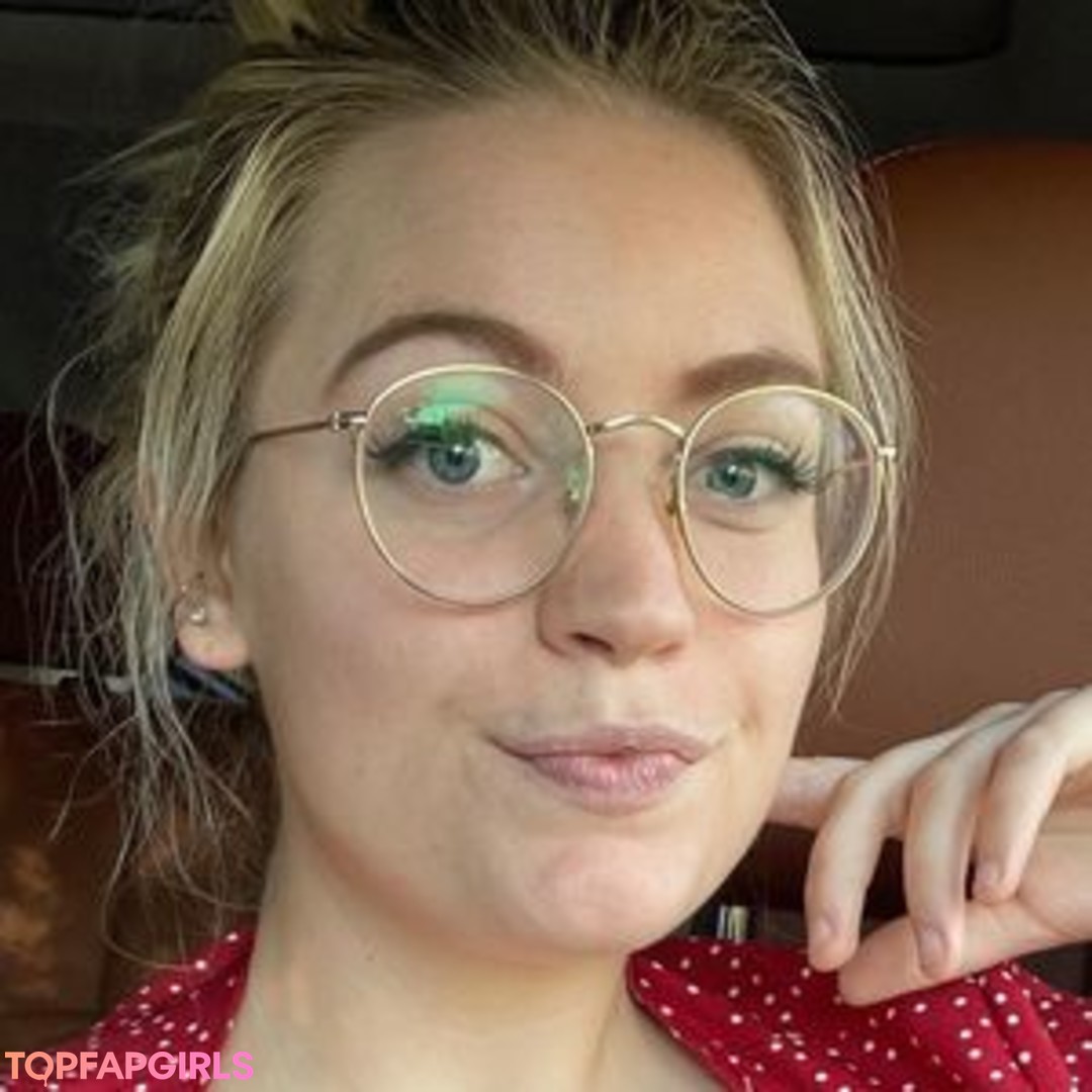 Naakte gelekte OnlyFans-foto van Valerie Bardot #48