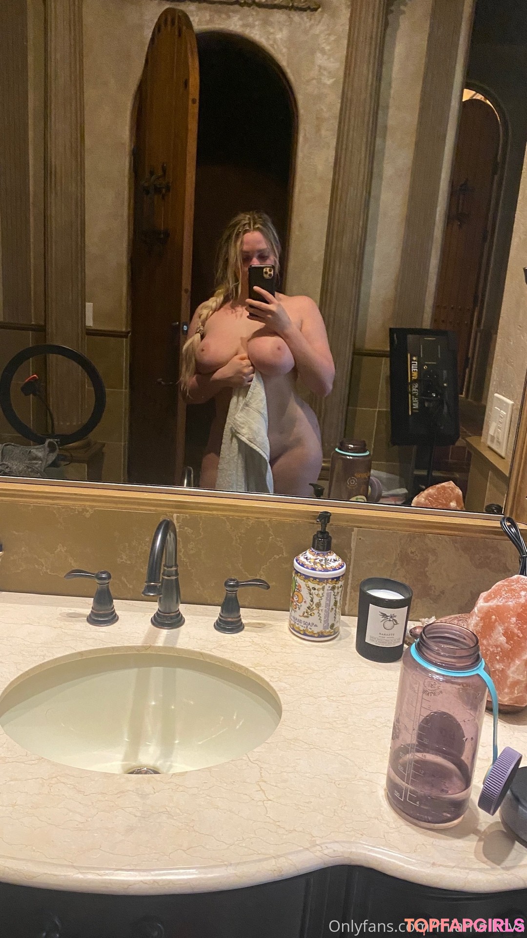 Naakte gelekte OnlyFans-foto van Mia Malkova #1204