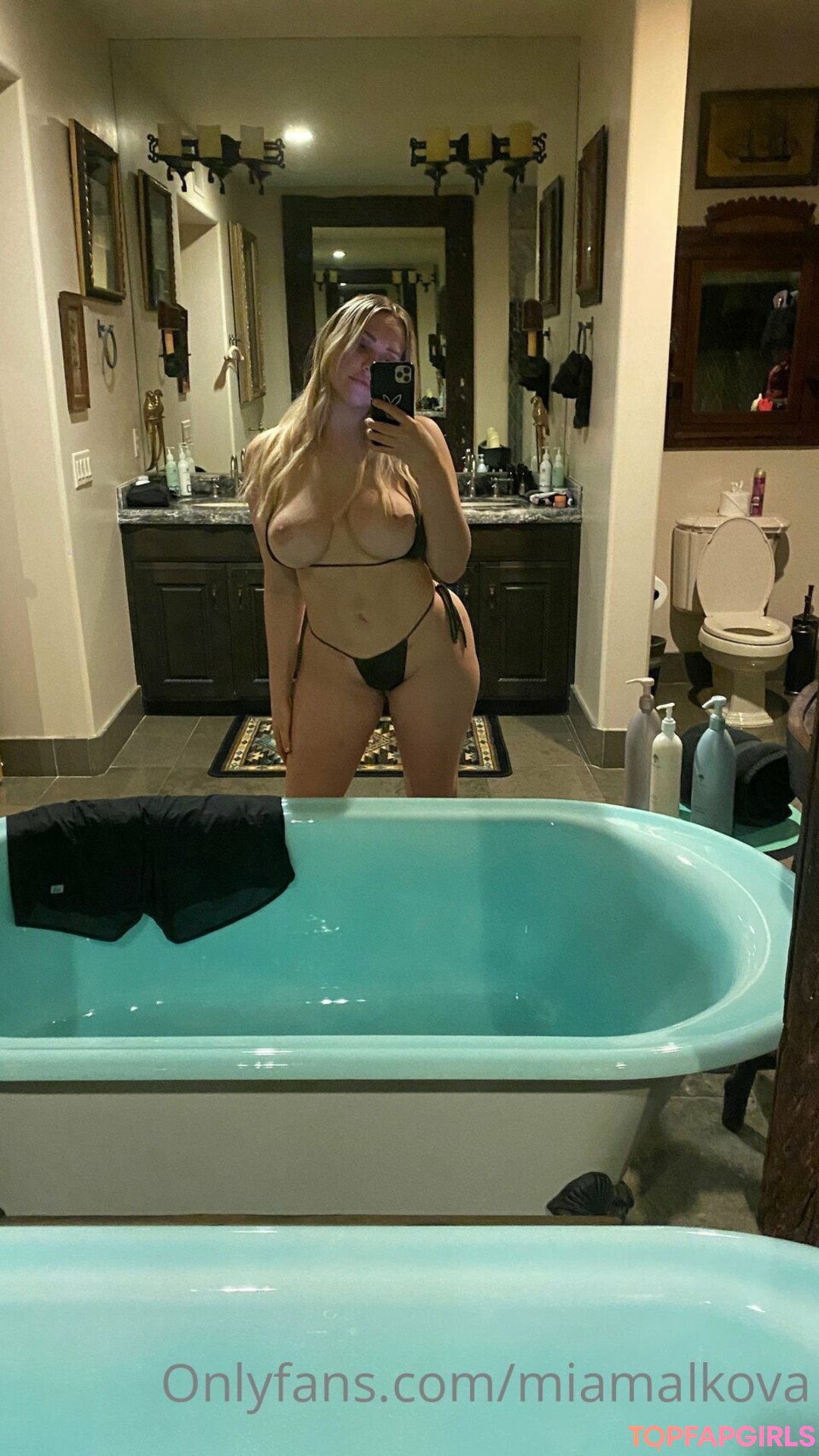 Naakte gelekte OnlyFans-foto van Mia Malkova #23
