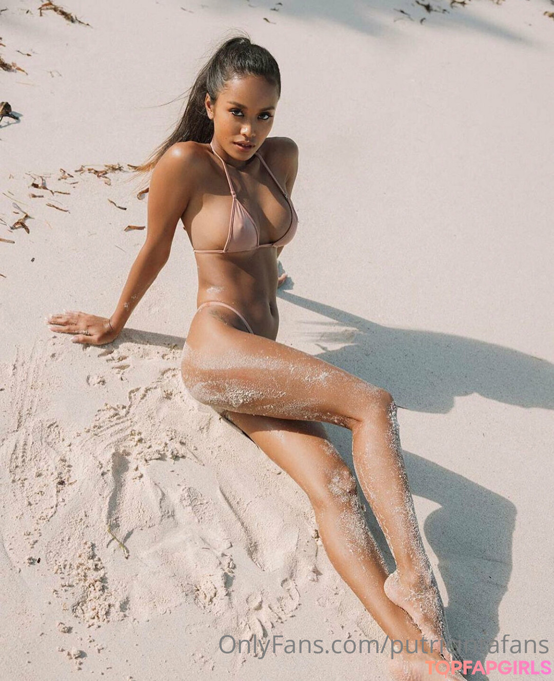 Naakte gelekte OnlyFans-foto van Putri Cinta #767