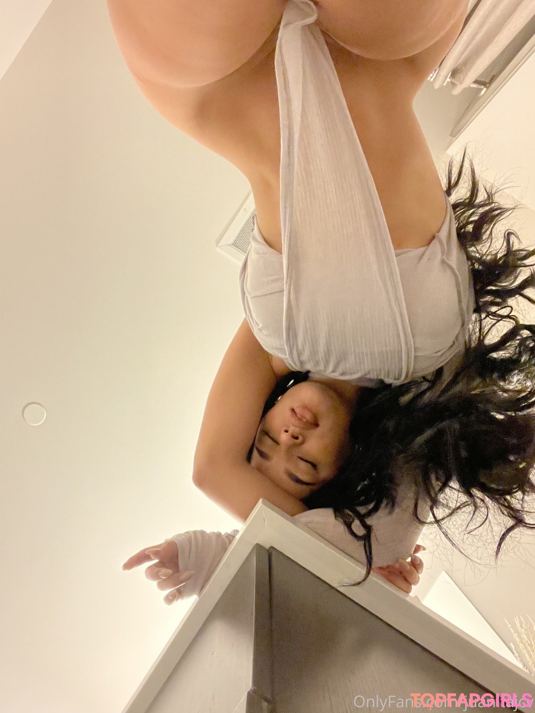 Naakte gelekte OnlyFans-foto van Juanita Belle #493
