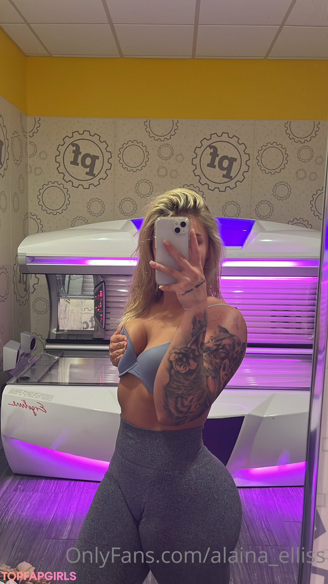 Naakte gelekte OnlyFans-foto van Alaina Ellis #5