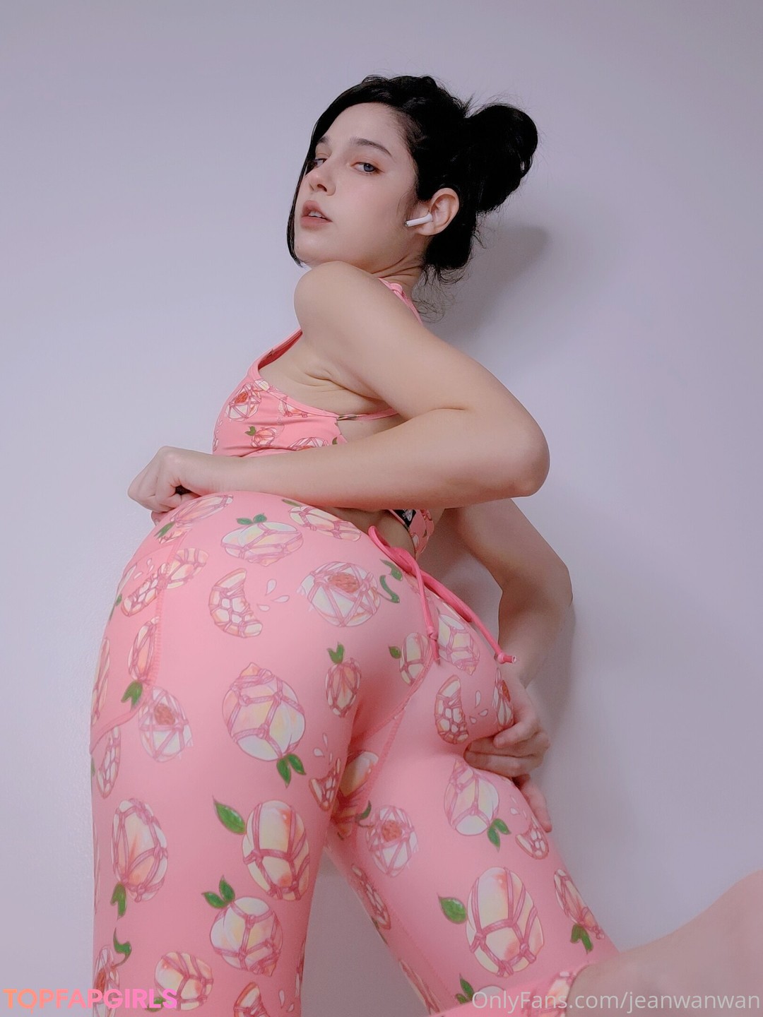 Naakte gelekte OnlyFans-foto van Jeanwanwan #14