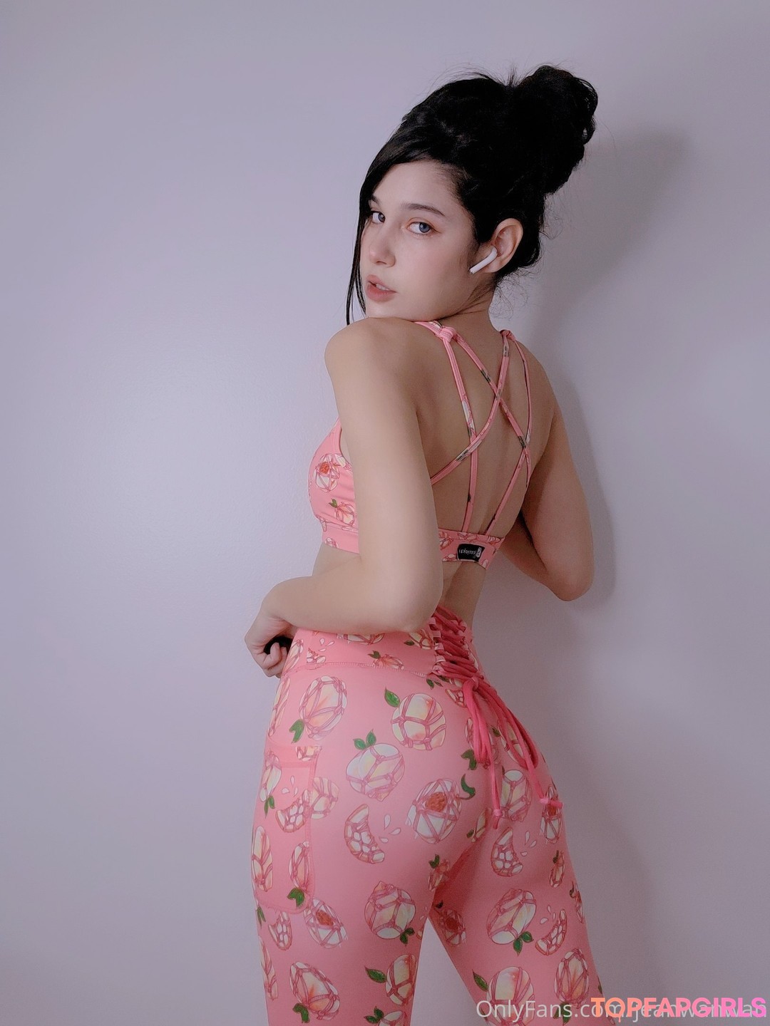 Naakte gelekte OnlyFans-foto van Jeanwanwan #9