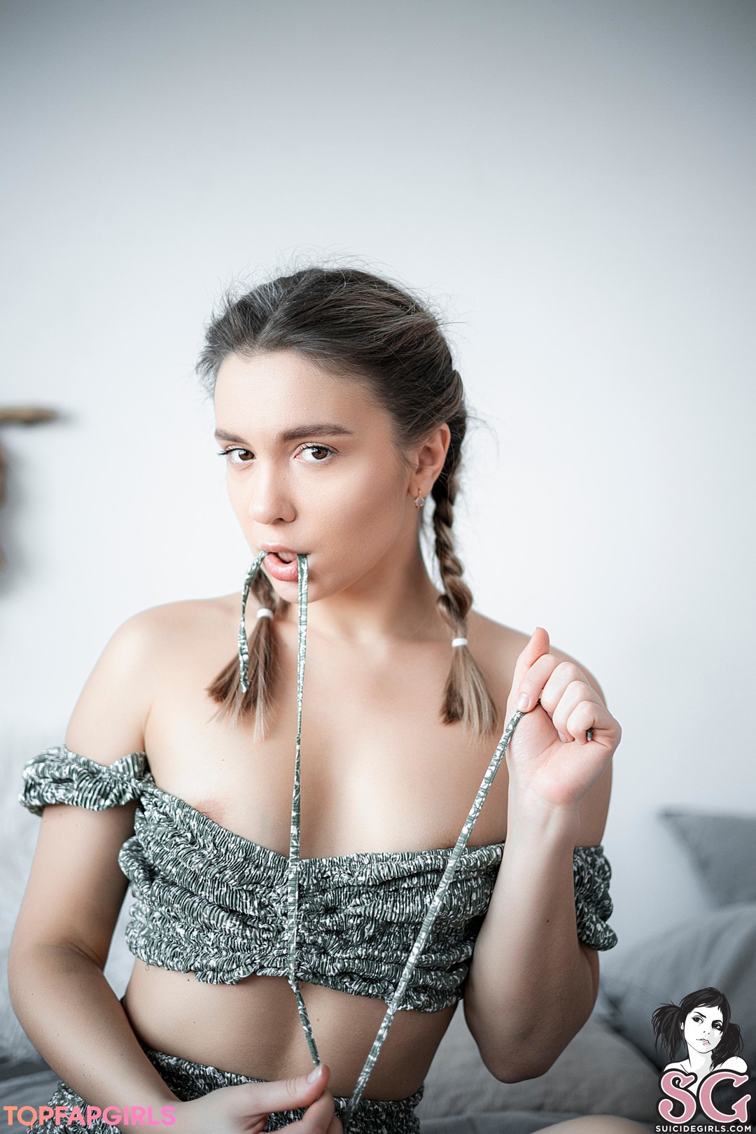 Naakte gelekte OnlyFans-foto van Polina Azarova #83