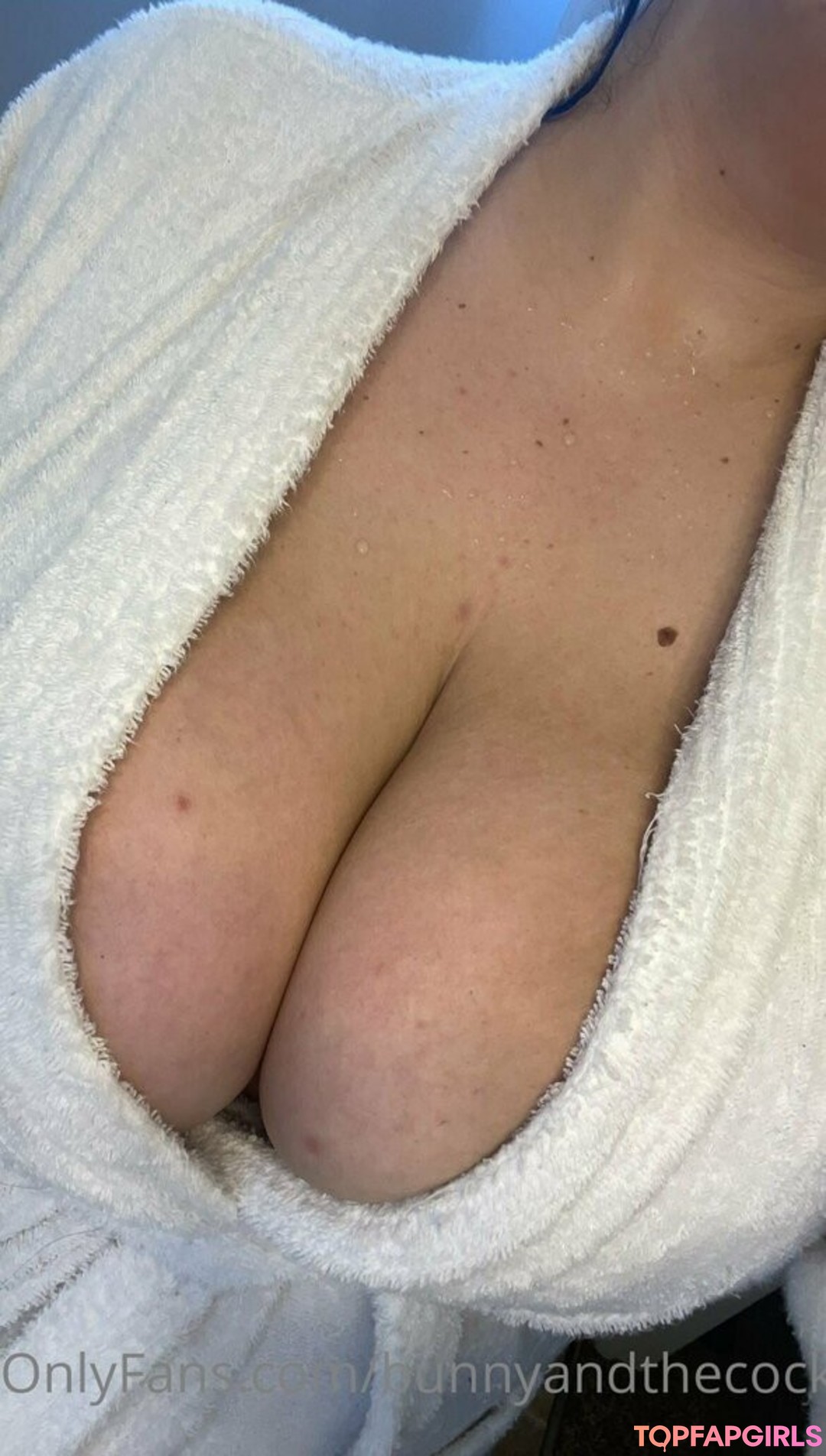 Naakte gelekte OnlyFans-foto van Bunny And The Cock #144