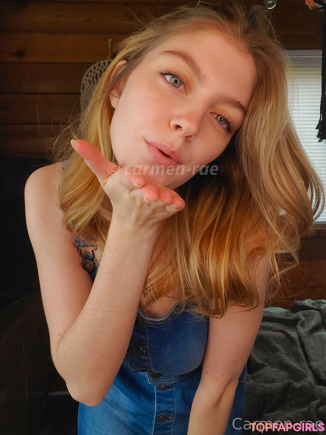 Naakte gelekte OnlyFans-foto van Carmenrae #1396