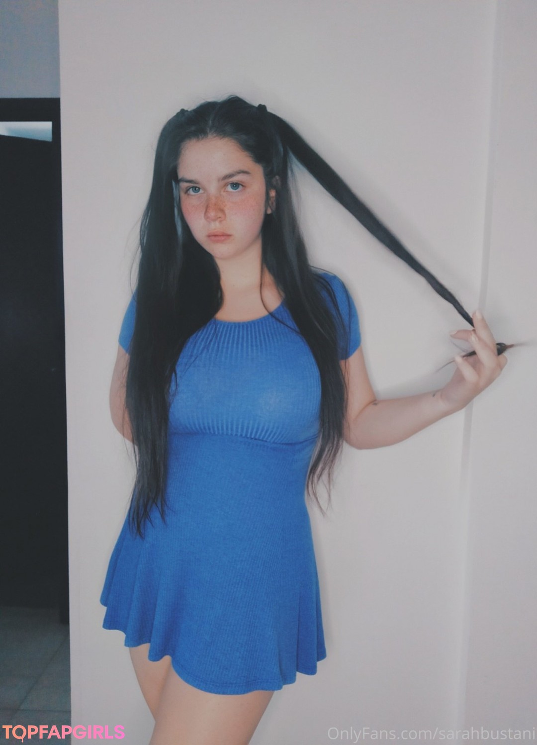 Naakte gelekte OnlyFans-foto van Sarah Bustani #10