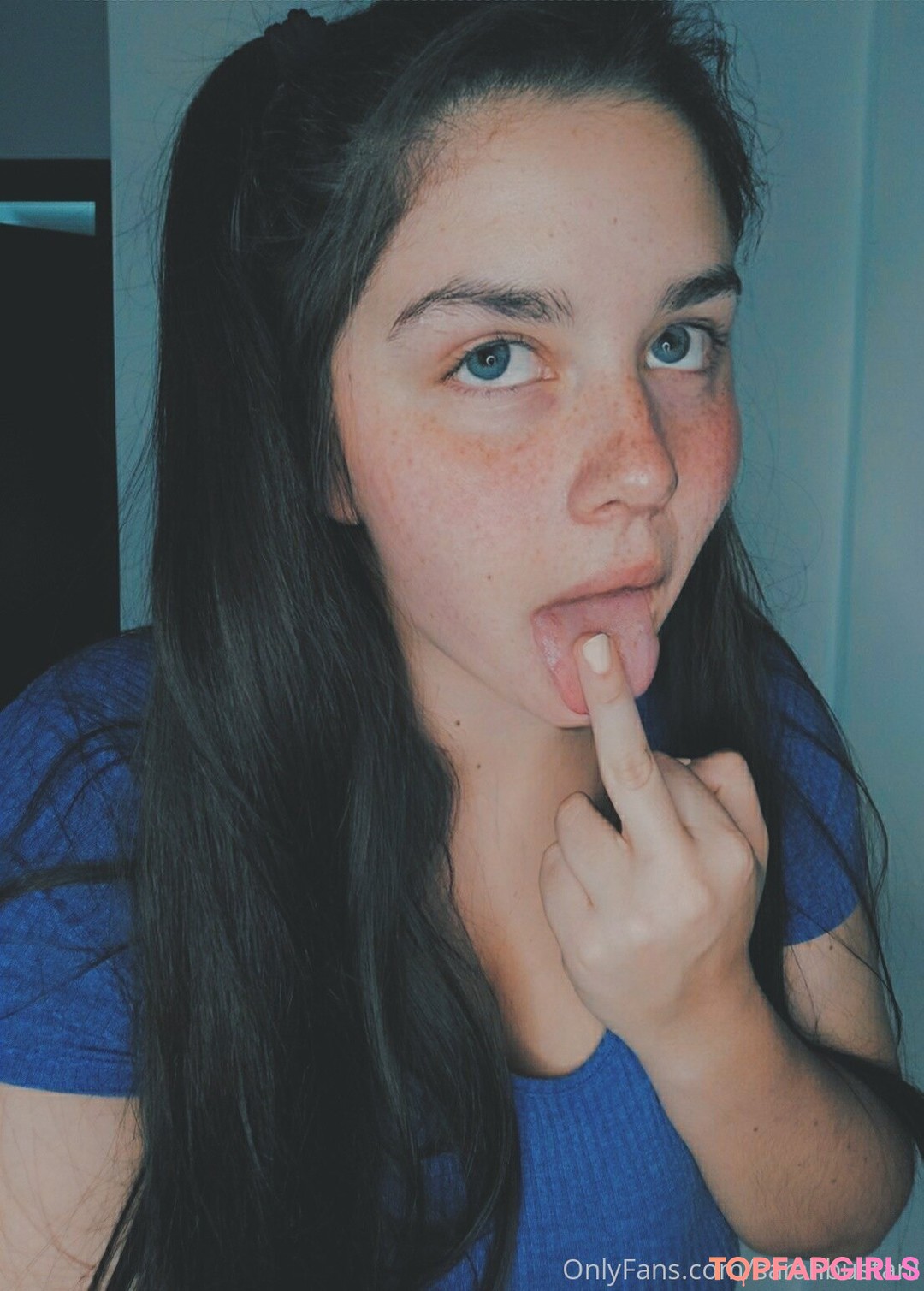 Naakte gelekte OnlyFans-foto van Sarah Bustani #3