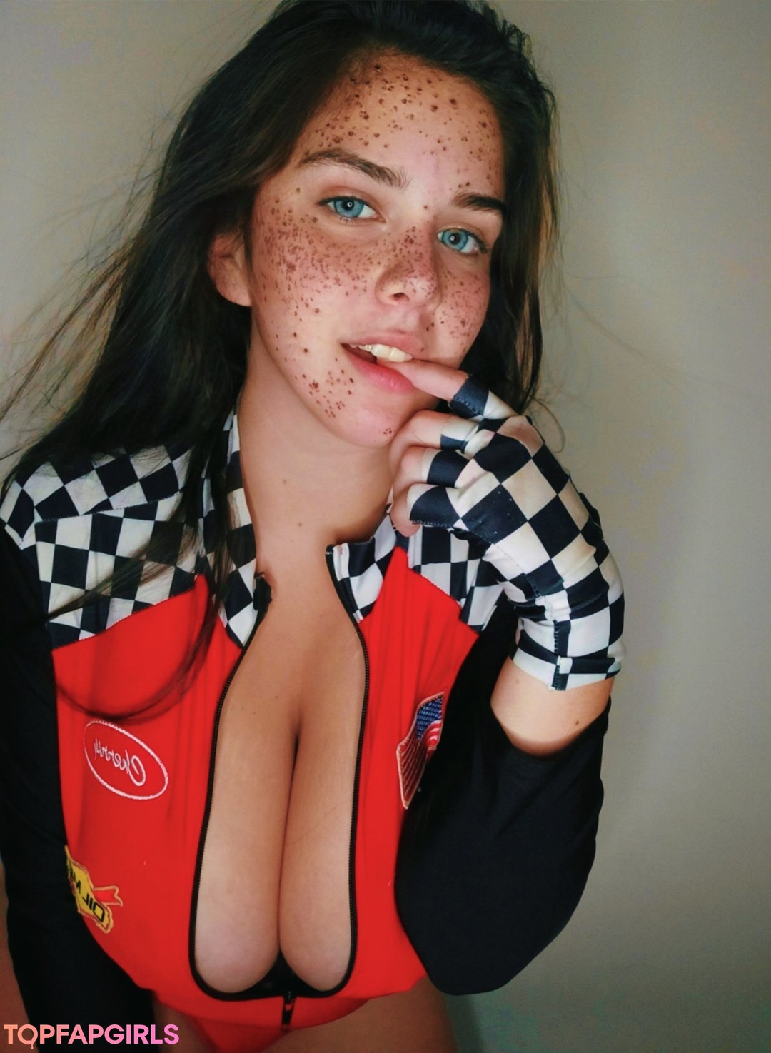 Naakte gelekte OnlyFans-foto van Sarah Bustani #39