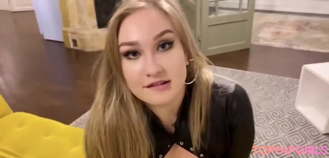 Naakte gelekte OnlyFans-foto van Cheryl Blossom #448