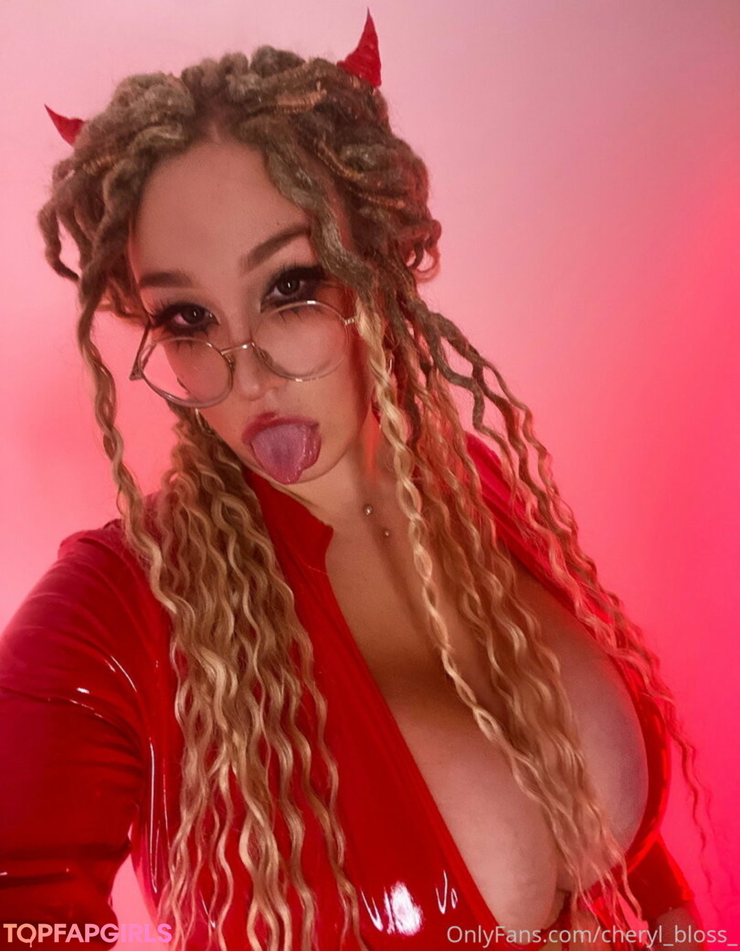 Naakte gelekte OnlyFans-foto van Cheryl Blossom #851