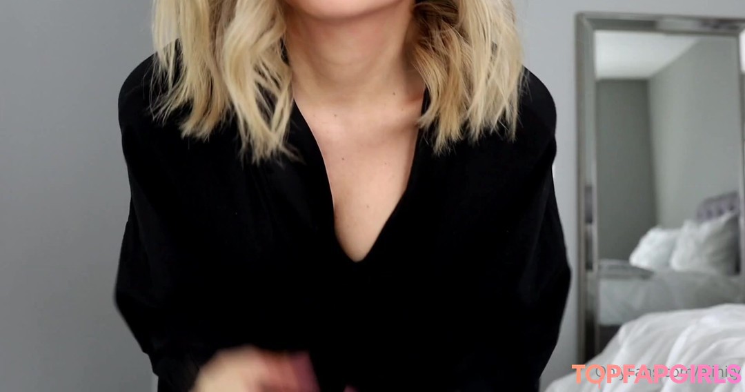 Naakte gelekte OnlyFans-foto van Alinity #1337