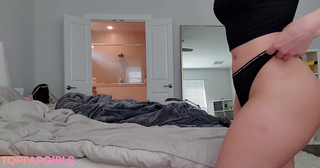 Naakte gelekte OnlyFans-foto van Alinity #1749