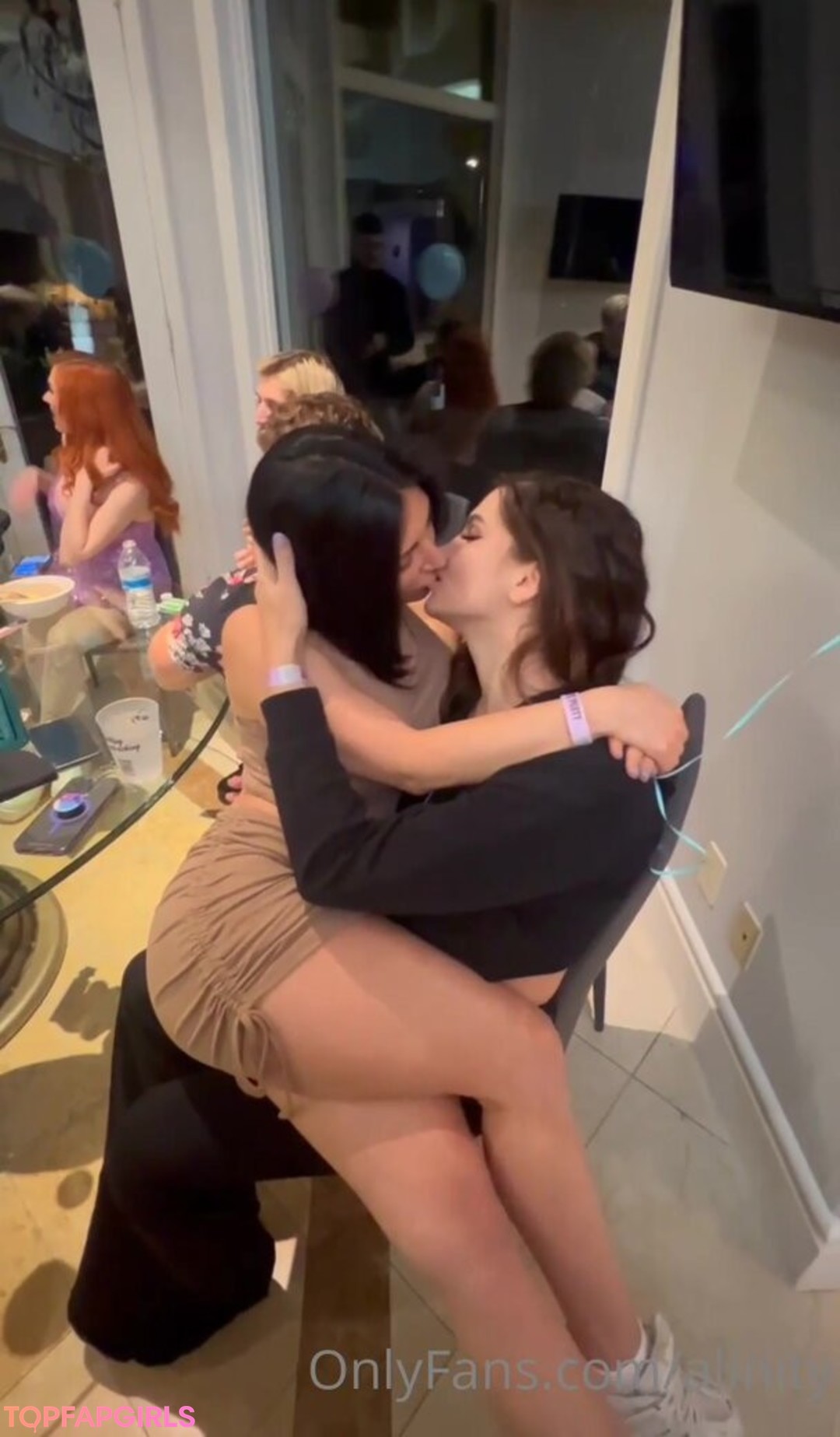 Naakte gelekte OnlyFans-foto van Alinity #3249