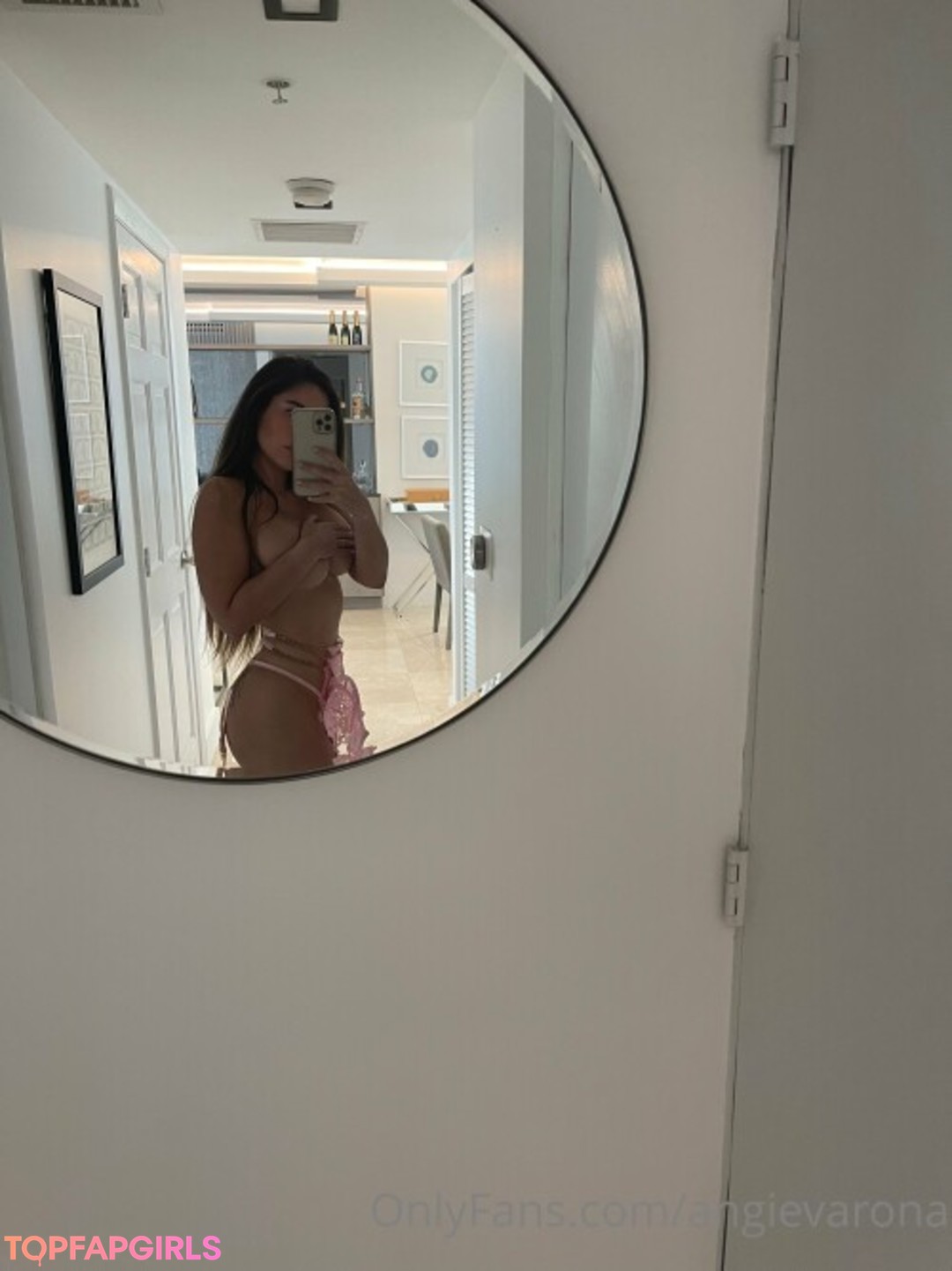 Naakte gelekte OnlyFans-foto van Angie Varona #85