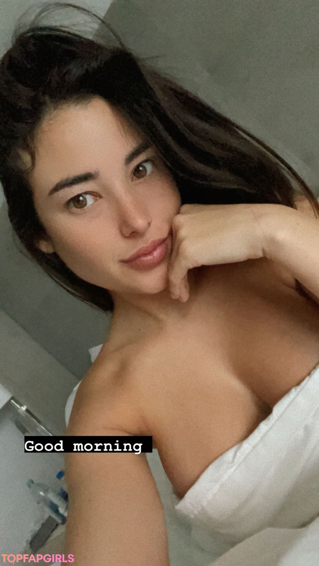 Naakte gelekte OnlyFans-foto van Angie Varona #96