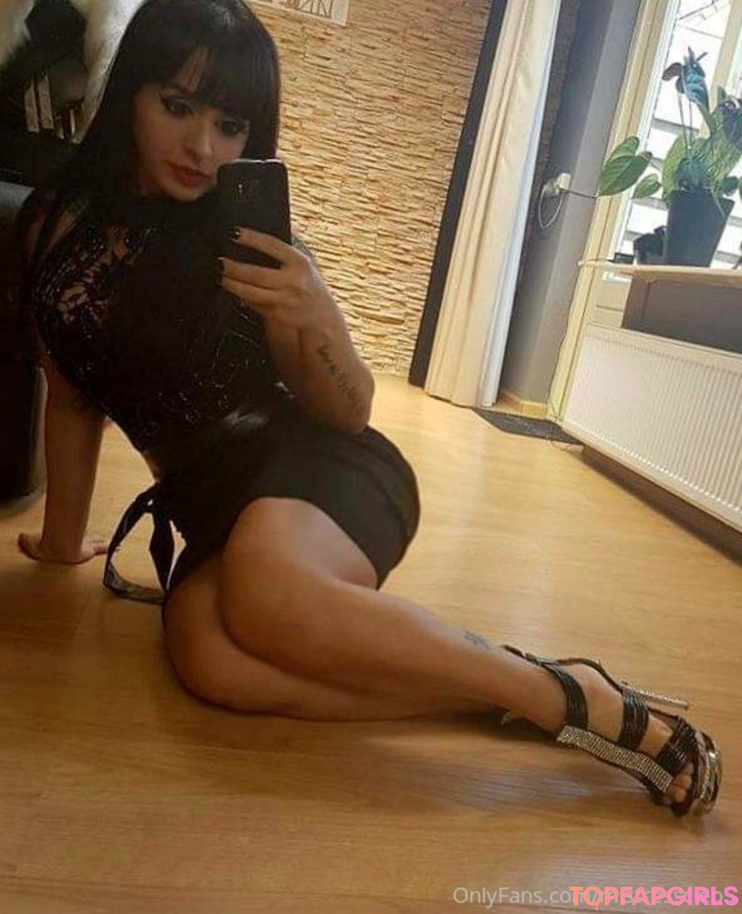 Naakte gelekte OnlyFans-foto van Mistress Cleopatra #10