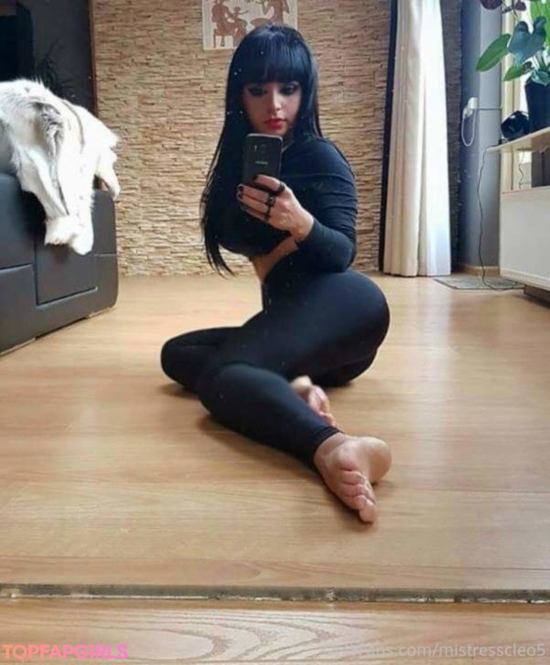Naakte gelekte OnlyFans-foto van Mistress Cleopatra #11