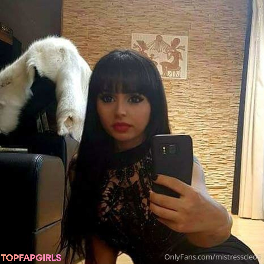 Naakte gelekte OnlyFans-foto van Mistress Cleopatra #3