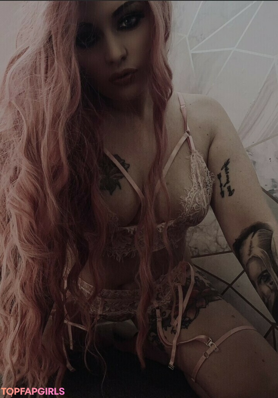 Naakte gelekte OnlyFans-foto van Lana Austin #1
