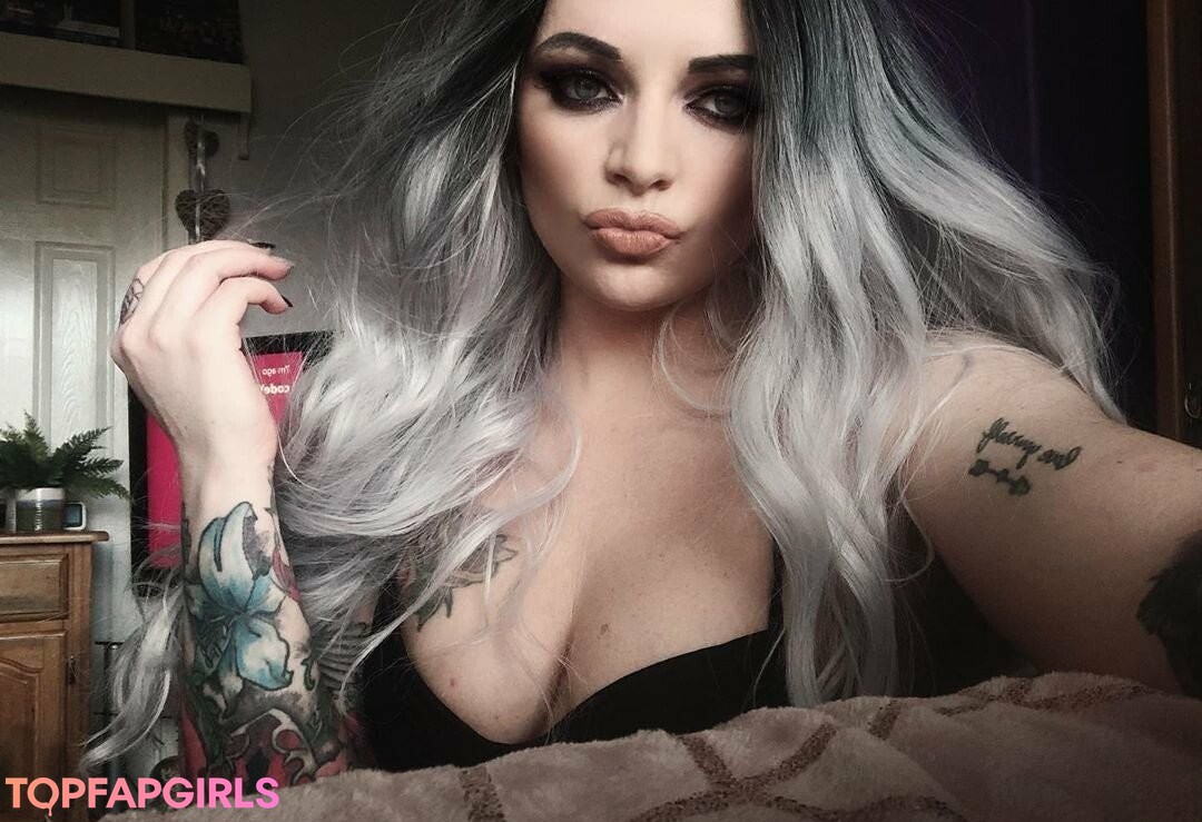 Naakte gelekte OnlyFans-foto van Lana Austin #50