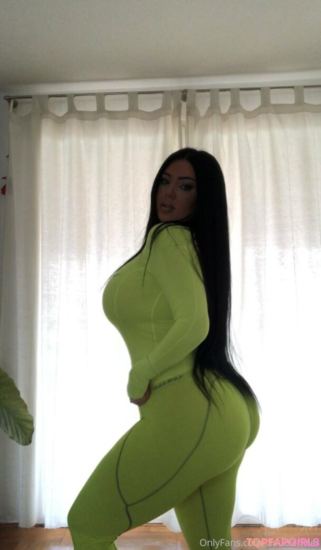 Naakte gelekte OnlyFans-foto van Claudia Rivier #204