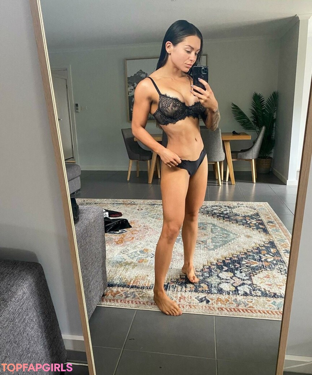 Naakte gelekte OnlyFans-foto van Biker Biddie #228