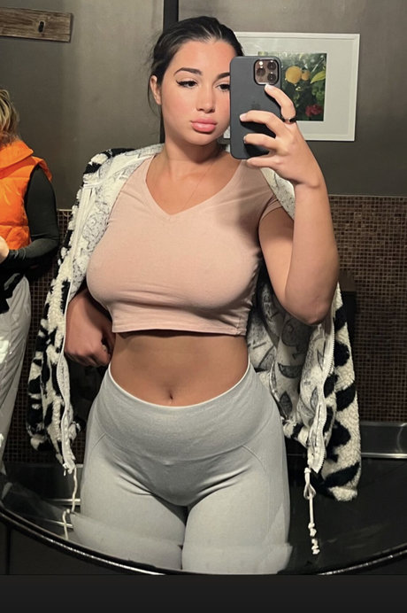 Naakte gelekte OnlyFans-foto van Liz