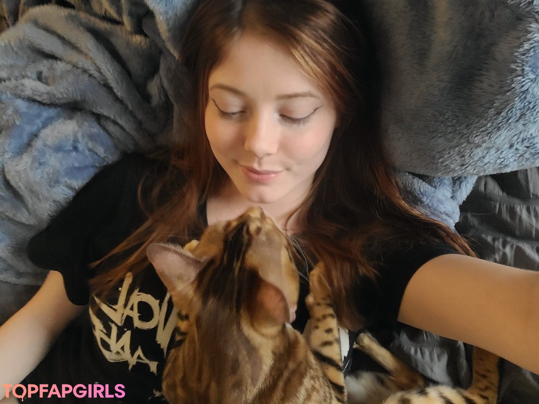 Naakte gelekte OnlyFans-foto van Rylie Rowan #59