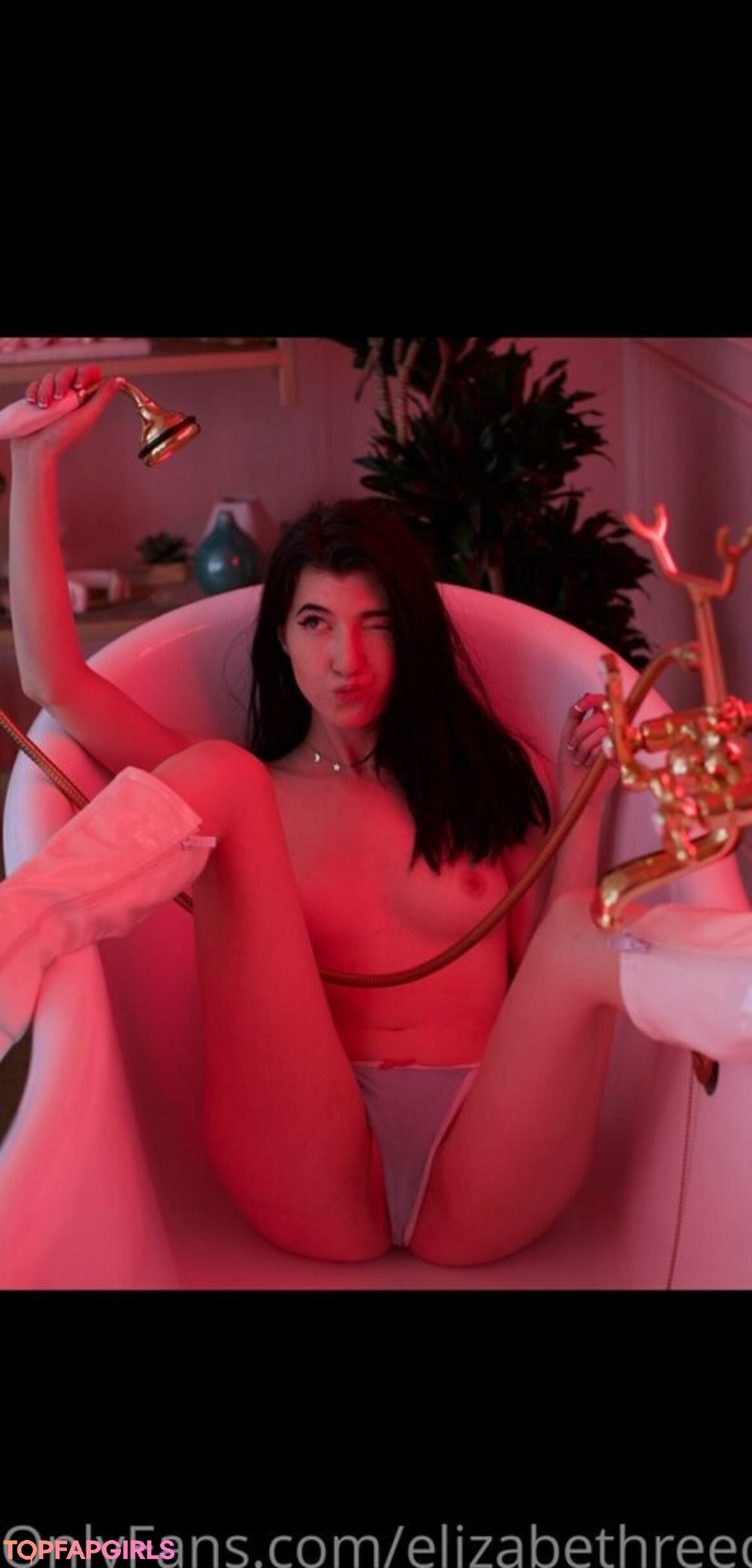 Naakte gelekte OnlyFans-foto van Elizabeth Reed #1427