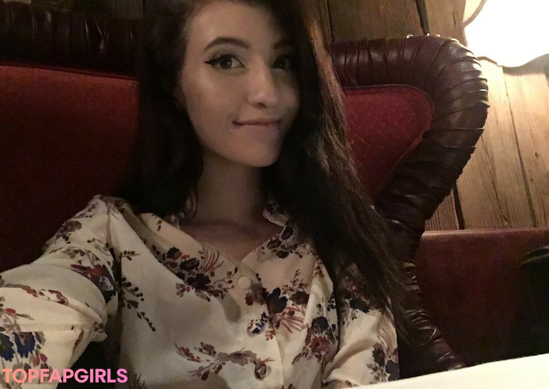 Naakte gelekte OnlyFans-foto van Elizabeth Reed #1605