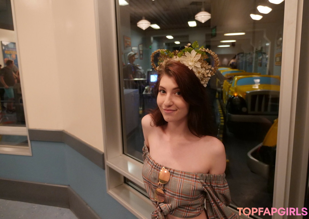 Naakte gelekte OnlyFans-foto van Elizabeth Reed #1801