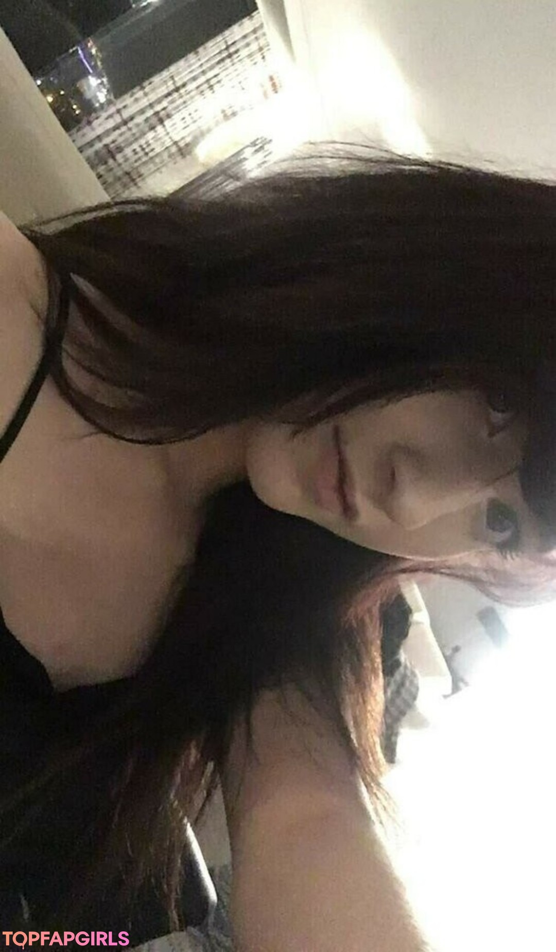 Naakte gelekte OnlyFans-foto van Elizabeth Reed #2394