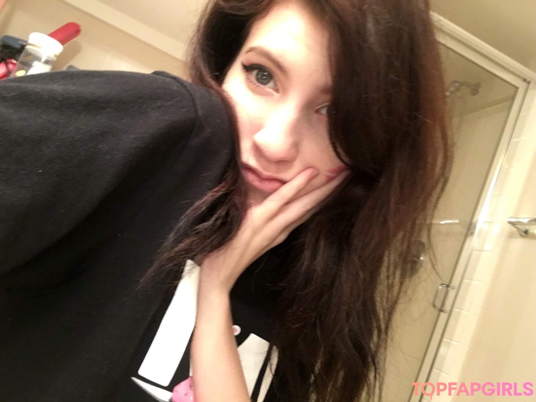 Naakte gelekte OnlyFans-foto van Elizabeth Reed #1060