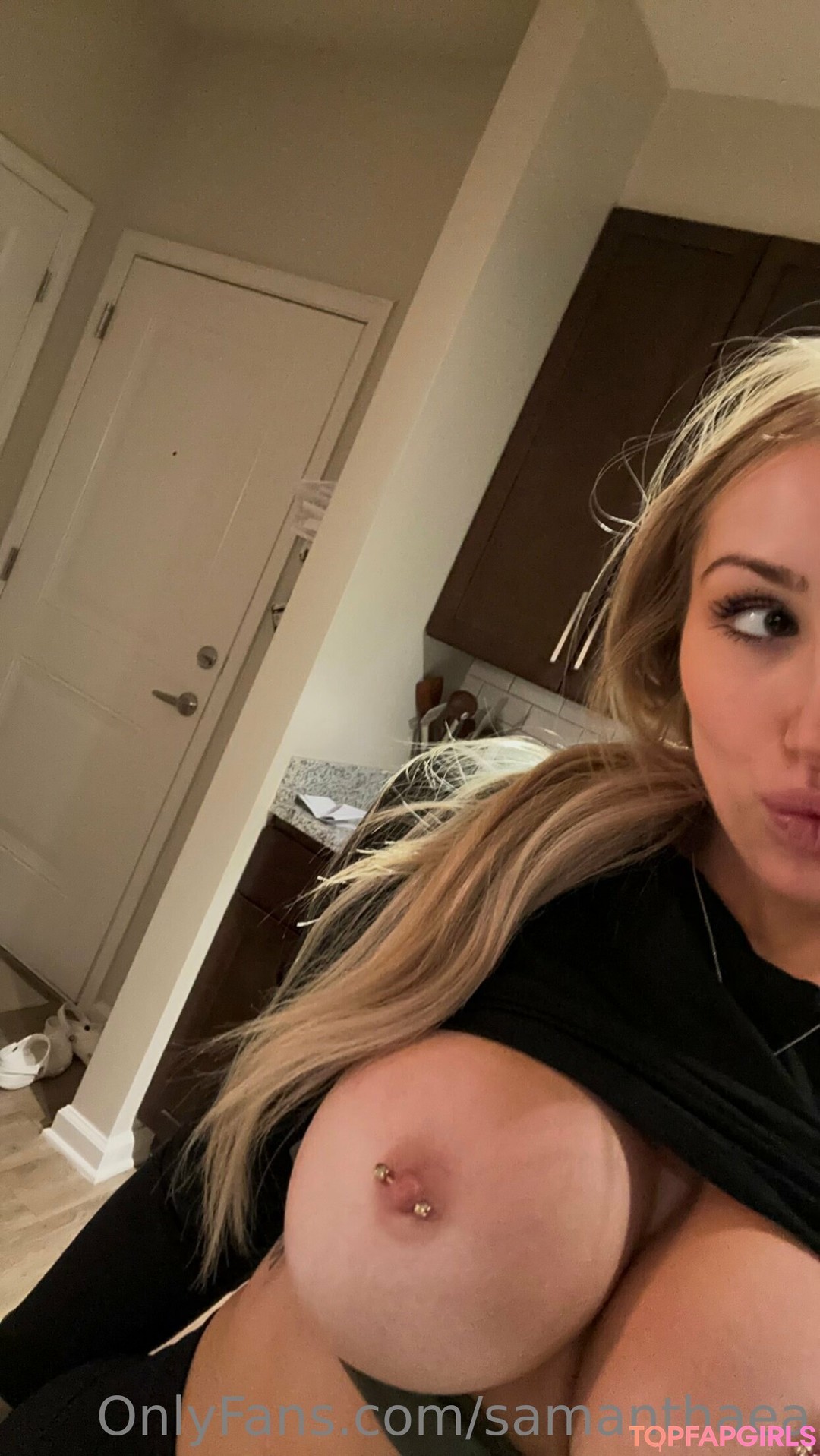 Naakte gelekte OnlyFans-foto van Samanthaauf #1