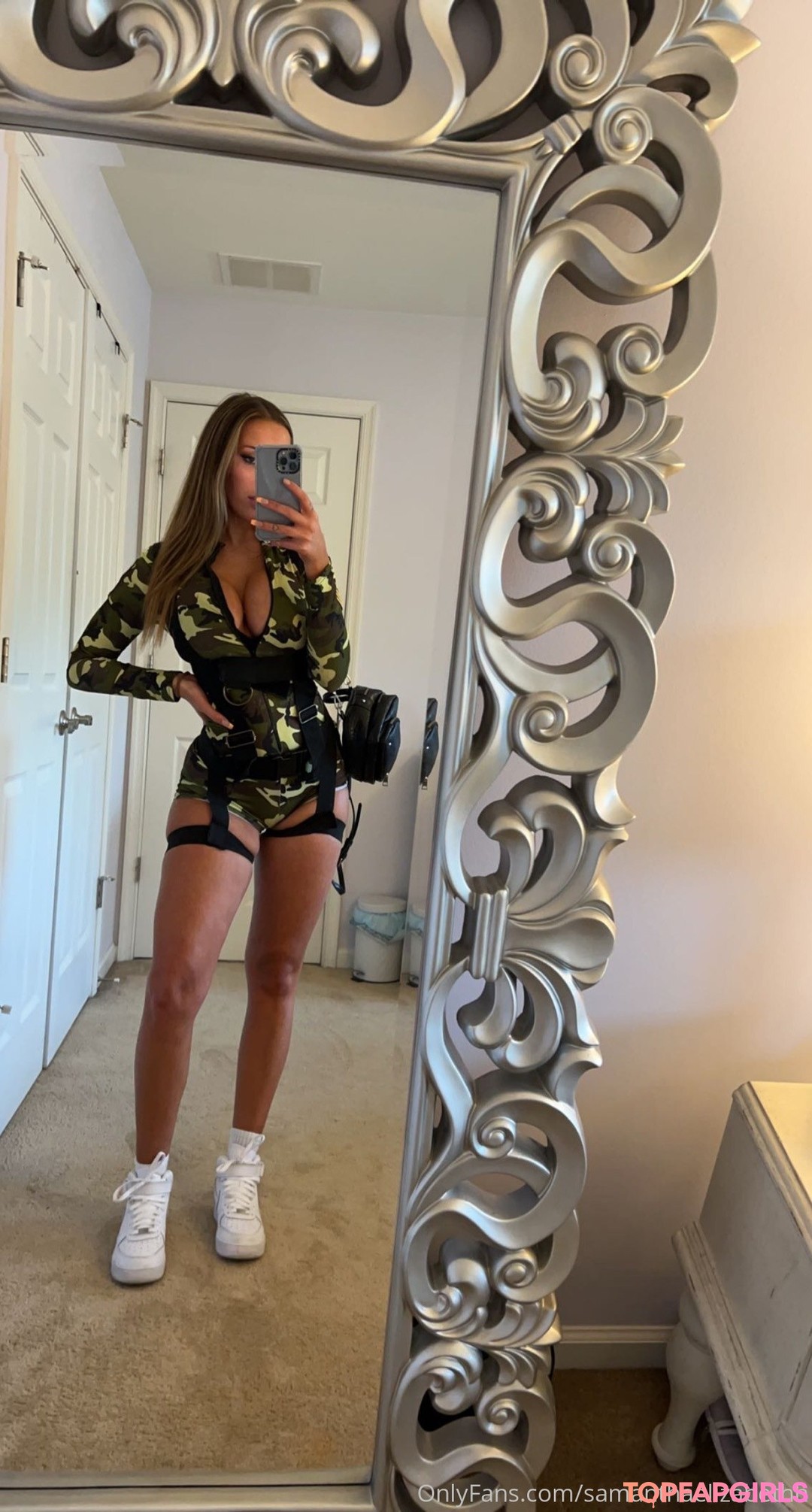 Naakte gelekte OnlyFans-foto van Samanthaauf #2