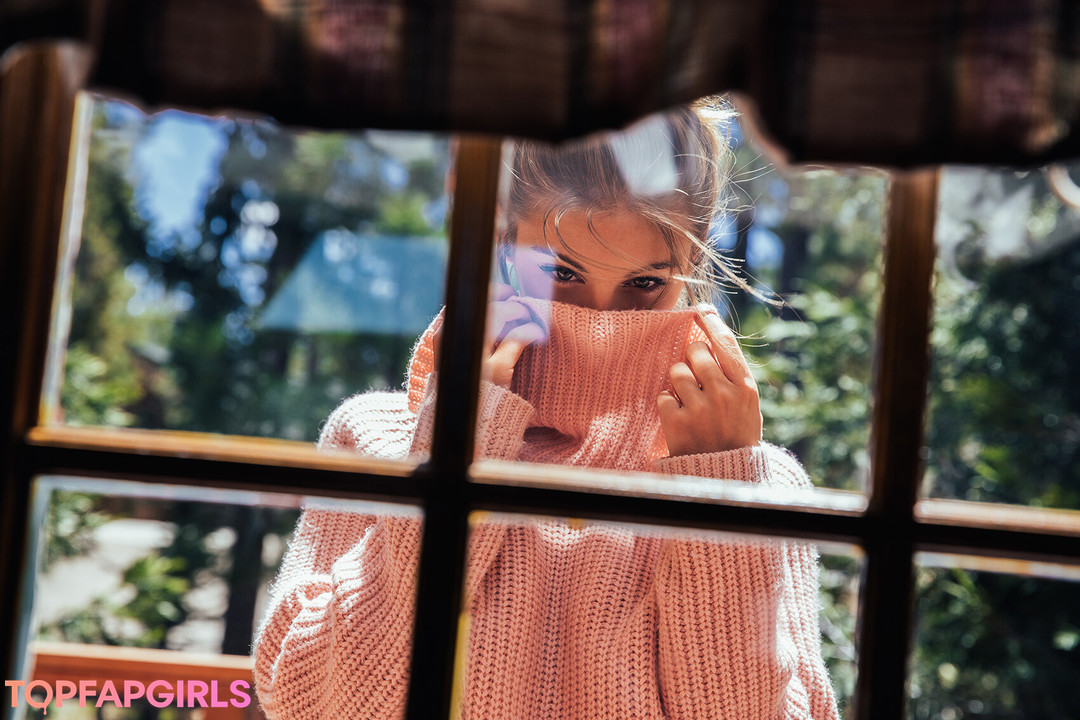 Naakte gelekte OnlyFans-foto van Carmella Rose #359