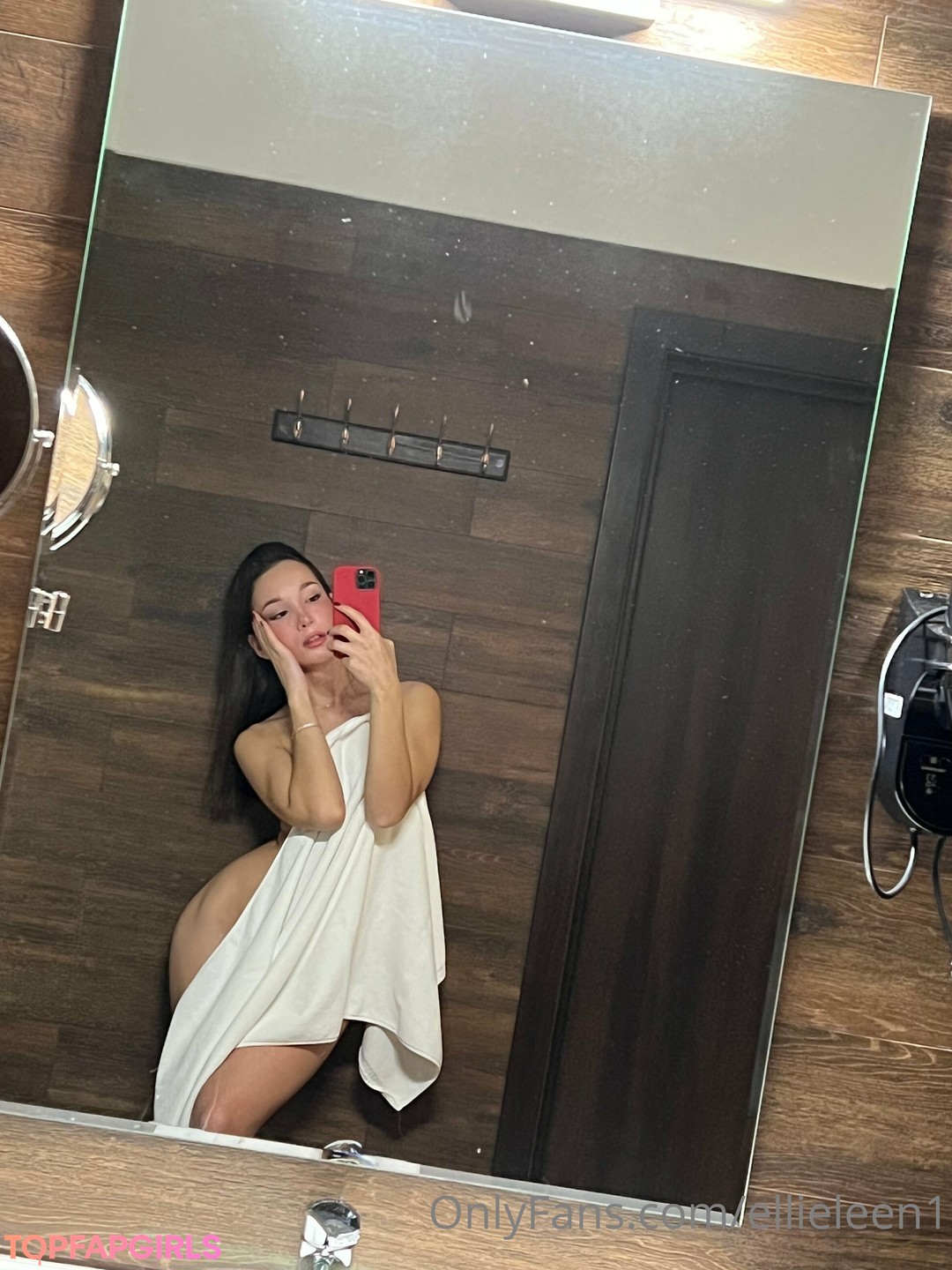 Naakte gelekte OnlyFans-foto van Ellieleen #149