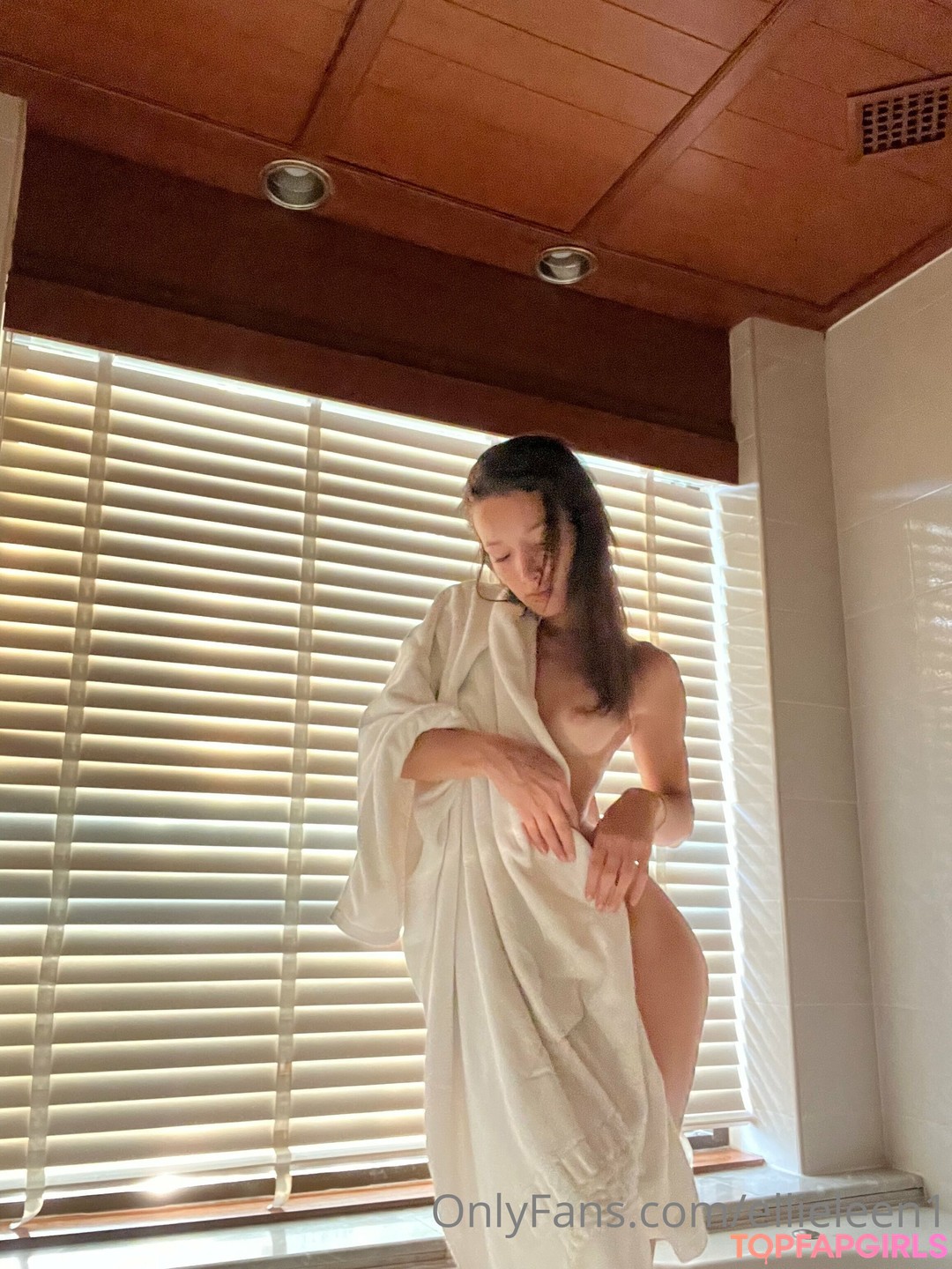 Naakte gelekte OnlyFans-foto van Ellieleen #251